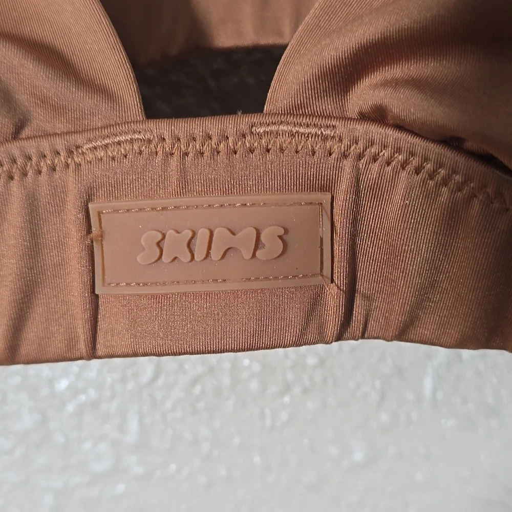 Skims Brown V-Neck Bralette - Picture 2 of 5